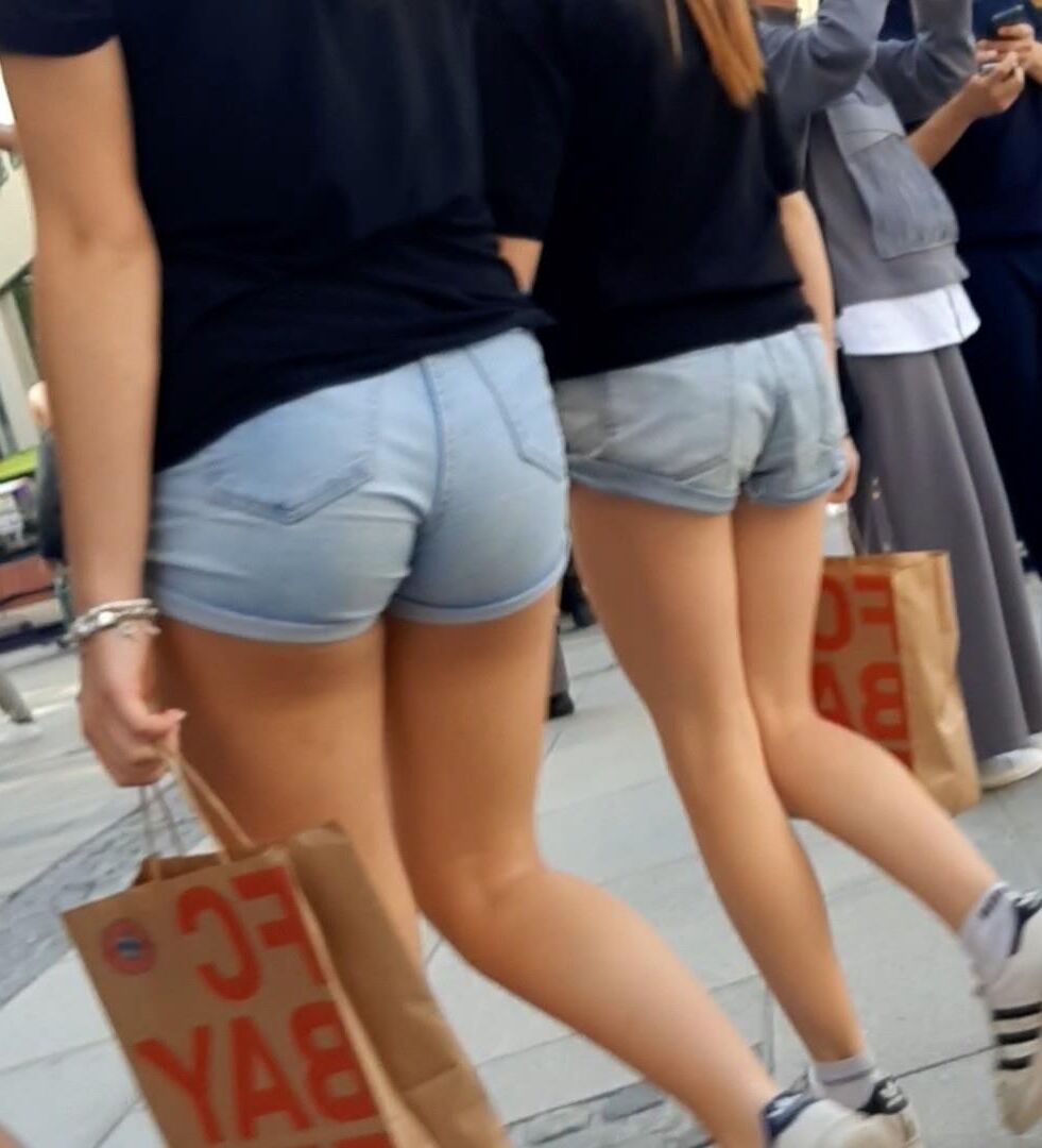 Streetgirls em shorts