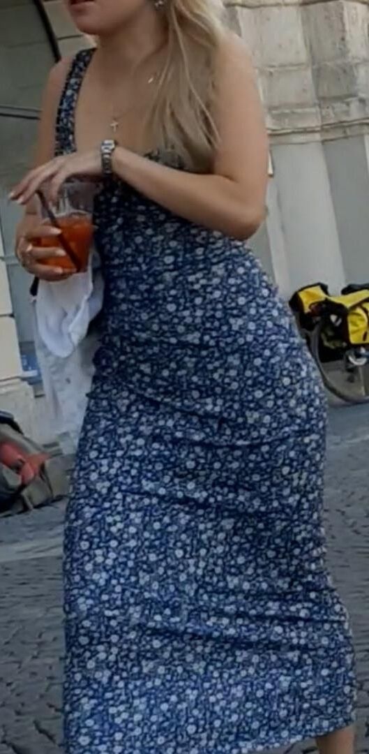 Rua sem sutiã