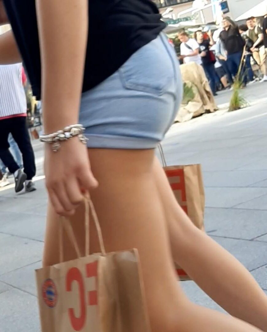 Streetgirls em shorts