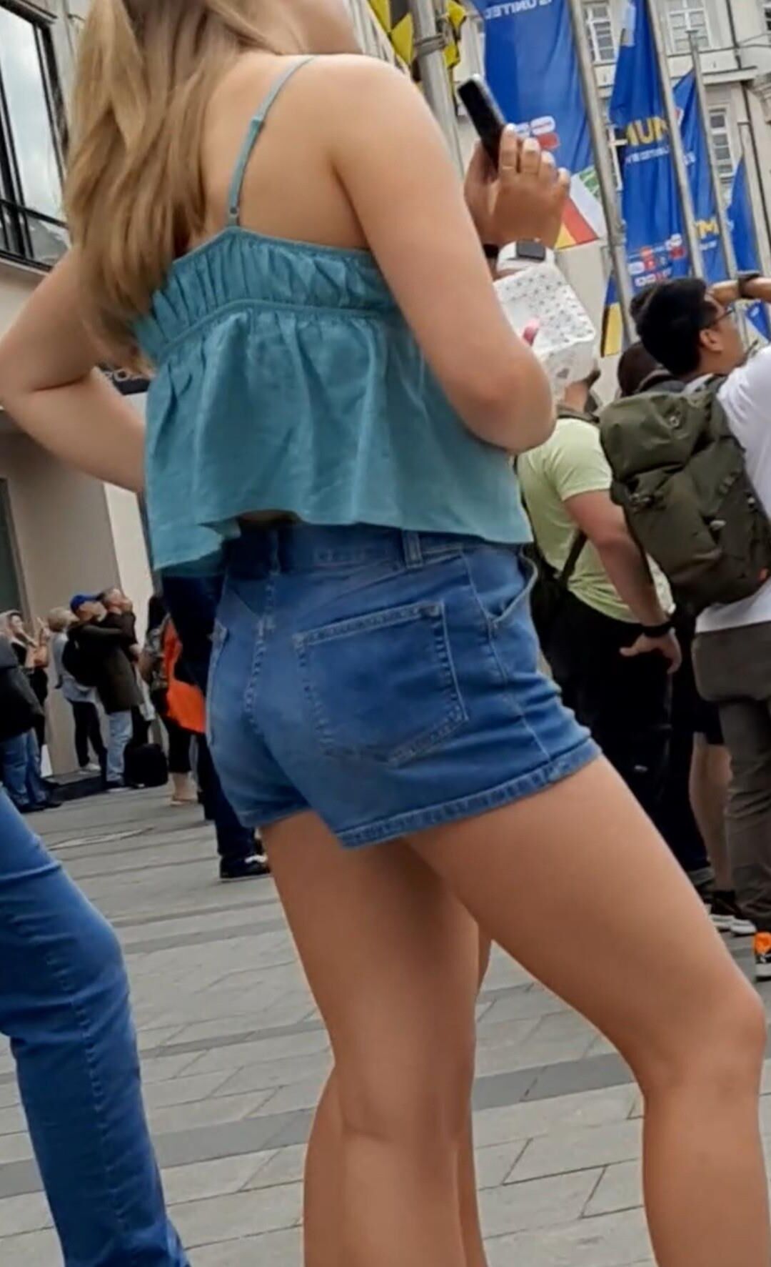 Streetgirls em shorts