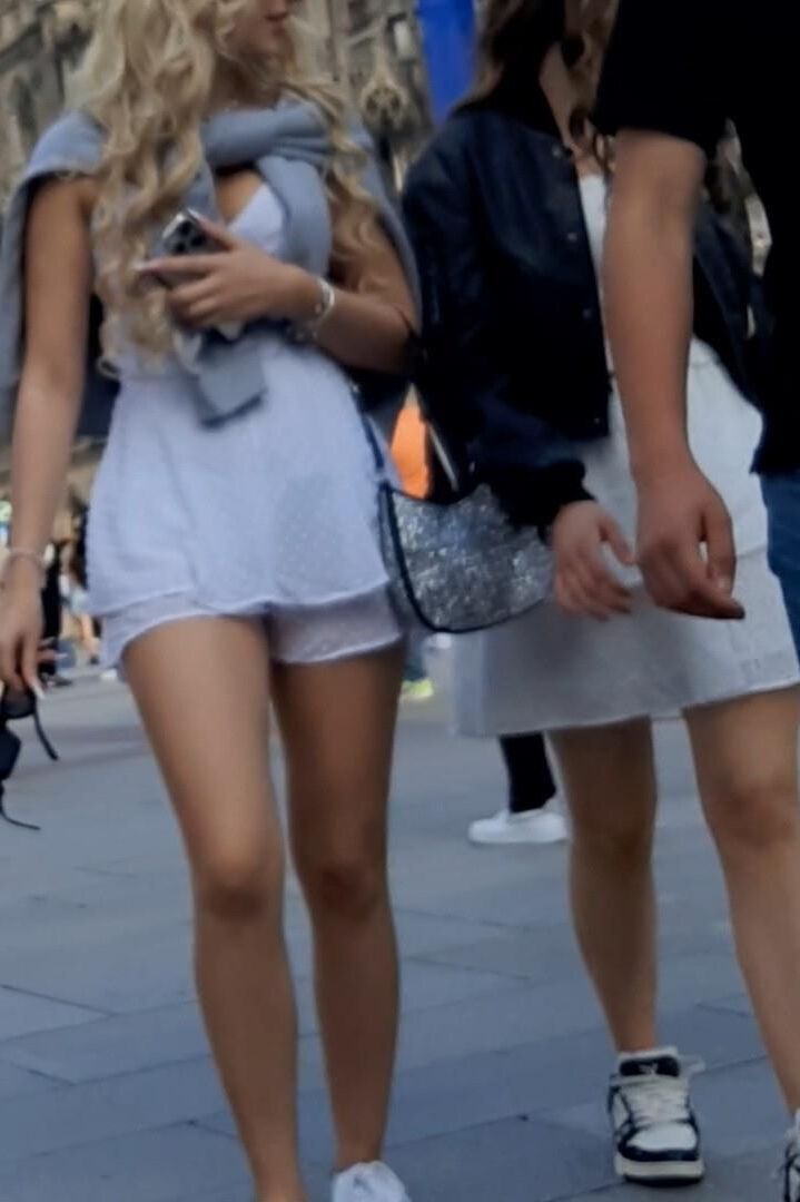 Streetgirls em shorts