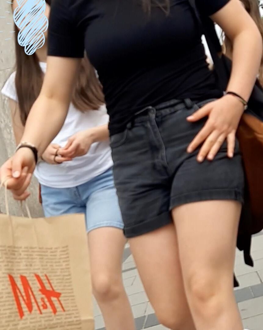 Streetgirls em shorts