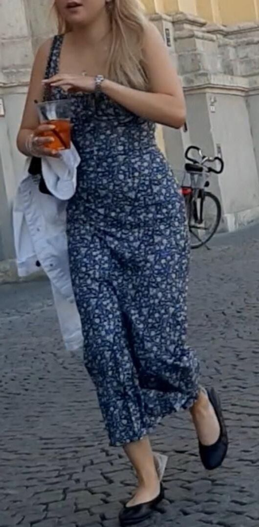 Rua sem sutiã