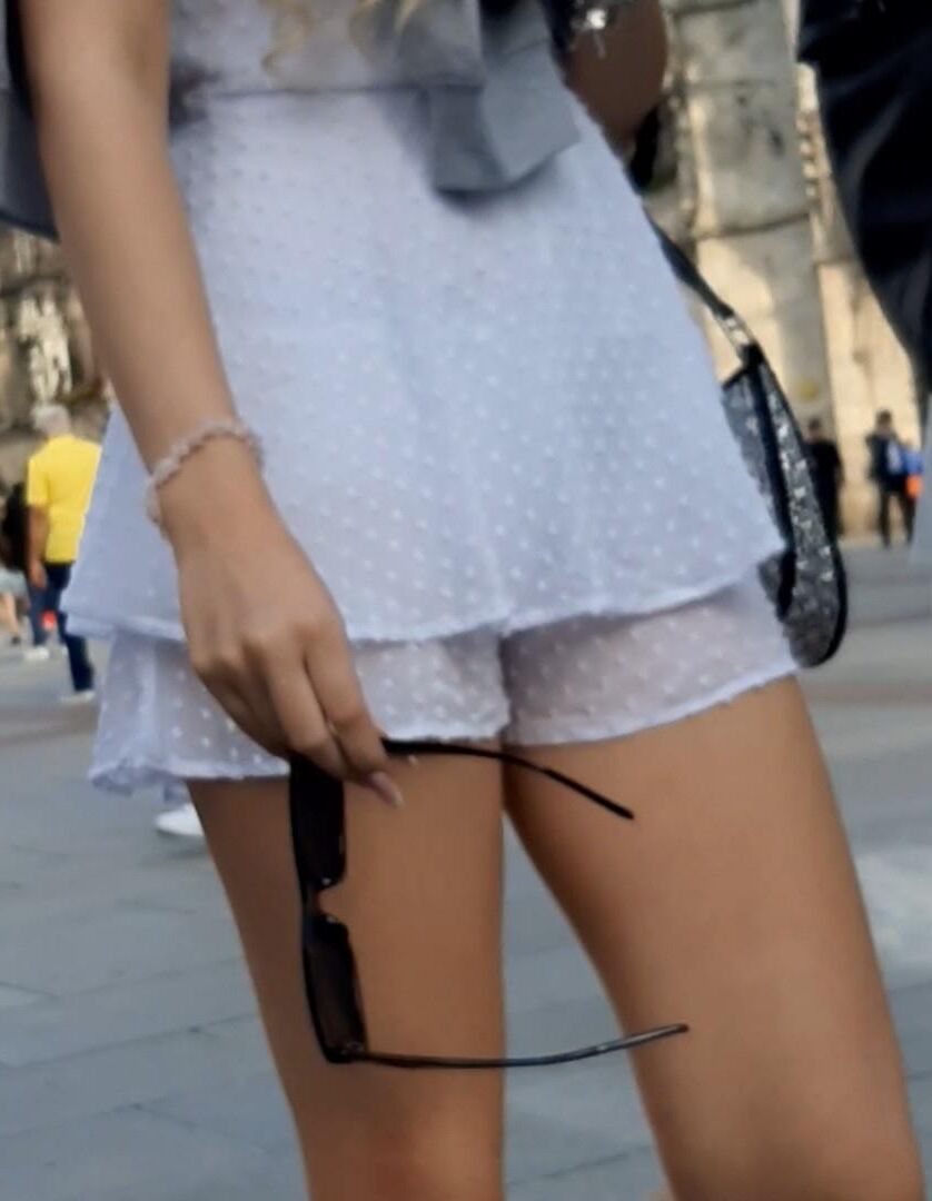 Streetgirls em shorts
