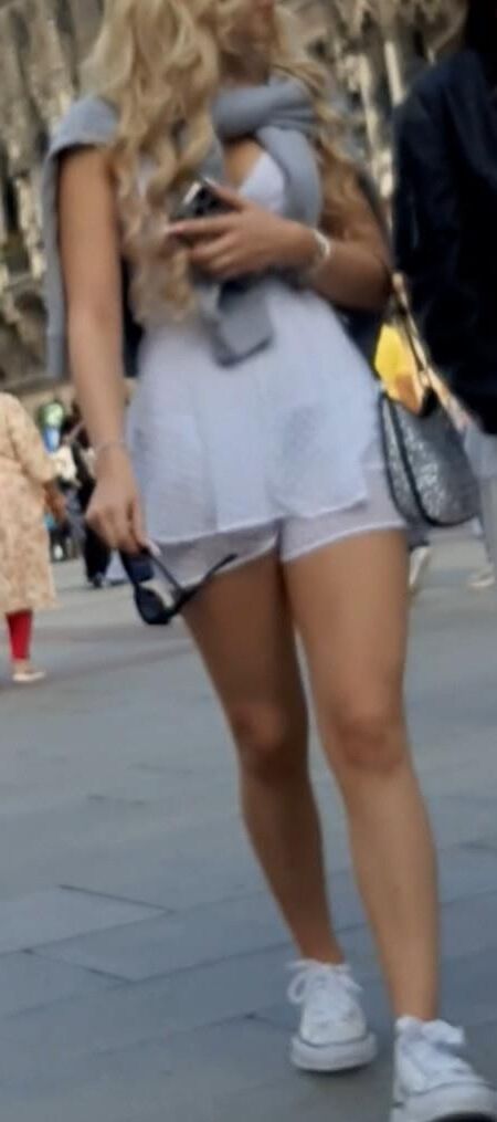 Streetgirls em shorts