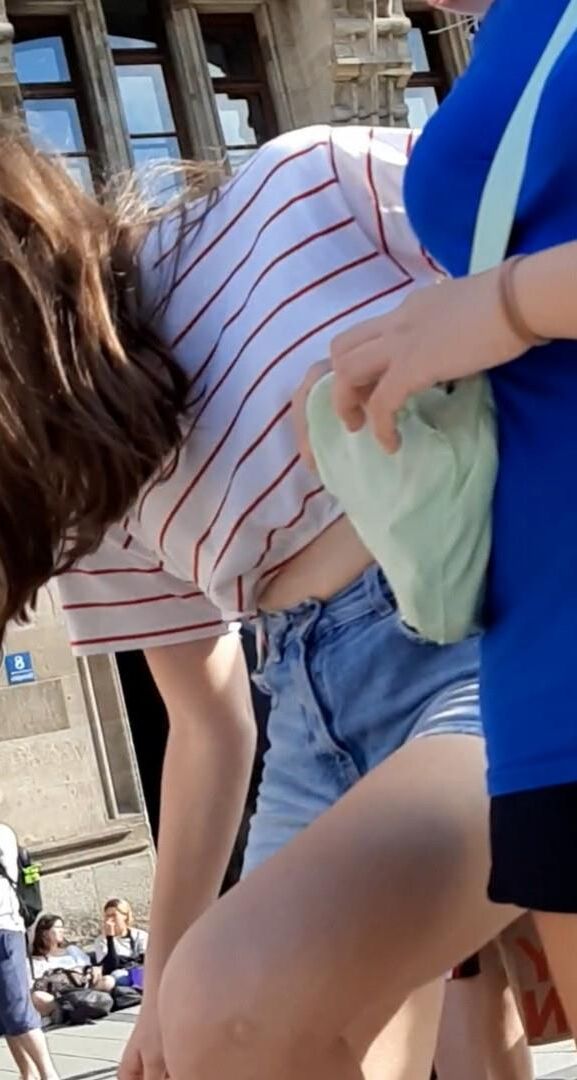 Streetgirls in shorts 