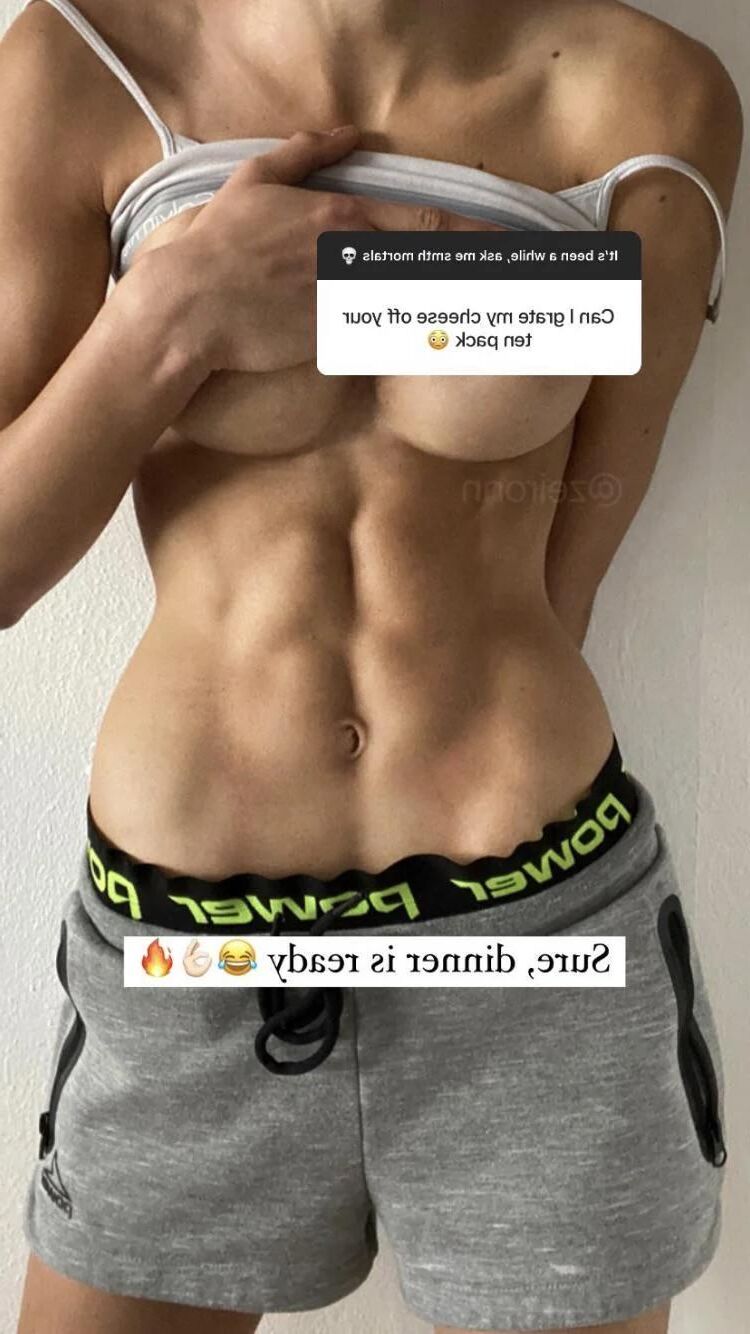 Las pequeñas putas deportivas necesitan semen