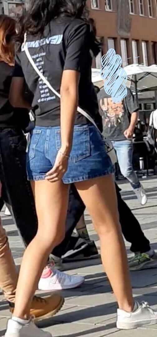 Streetgirls in shorts 