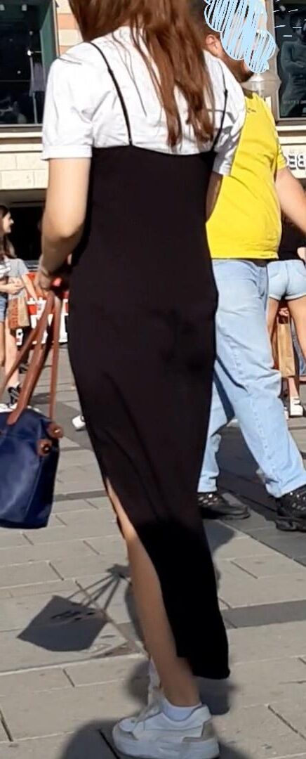 Streetgirls in skirts 
