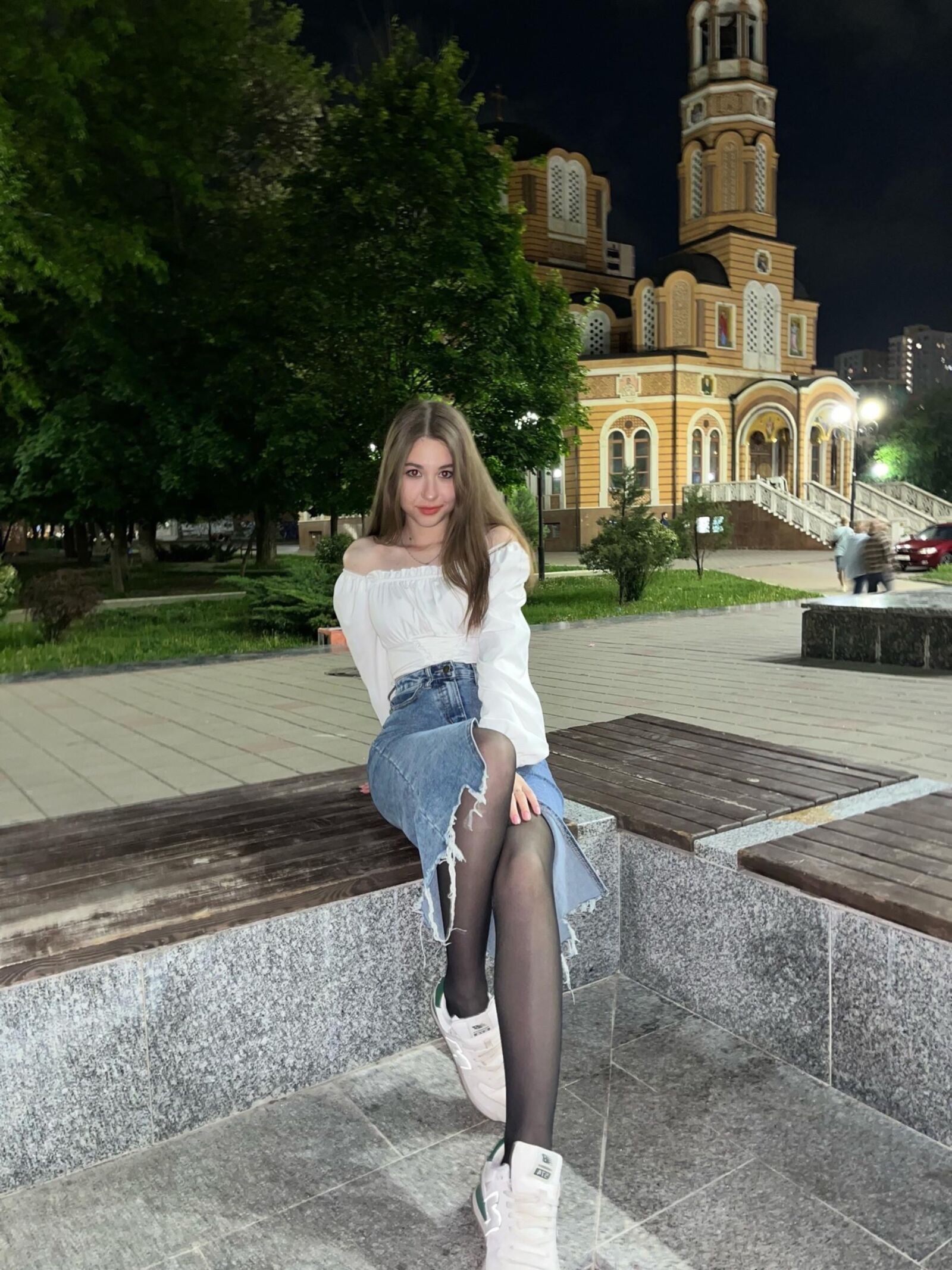Не обнаженные подруги смешаны