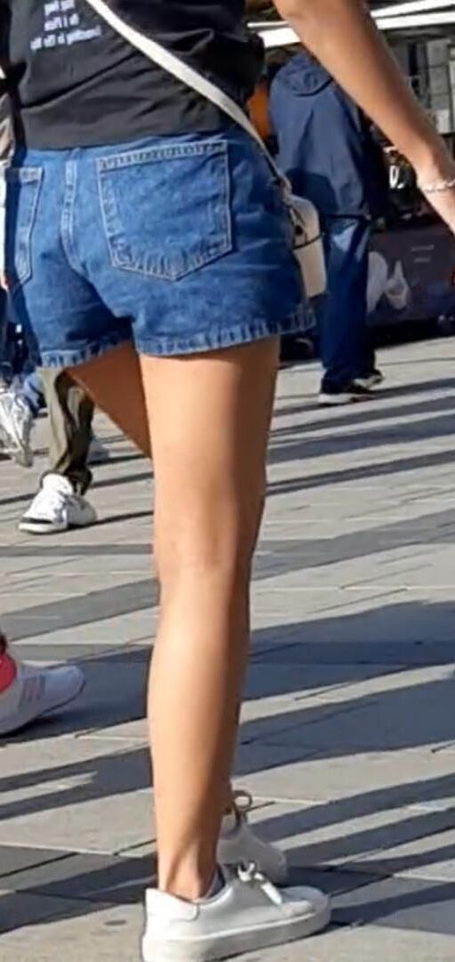 Streetgirls in shorts 