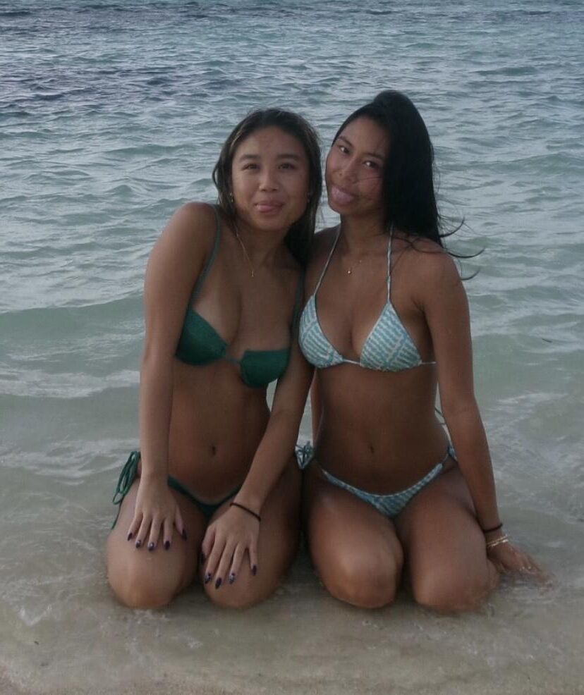 Pequeña puta de bikini asiático