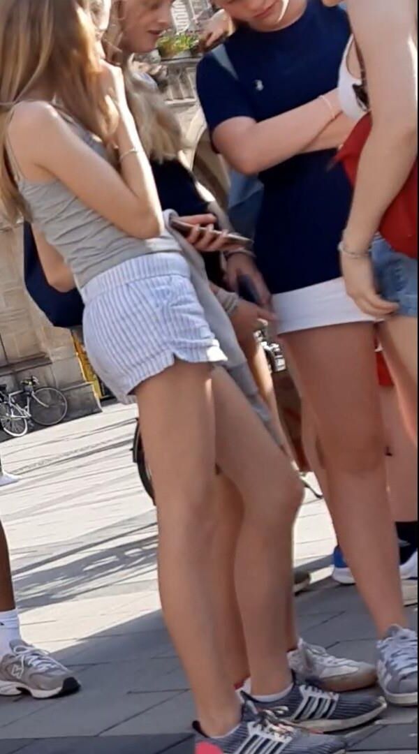 Streetgirls in shorts 