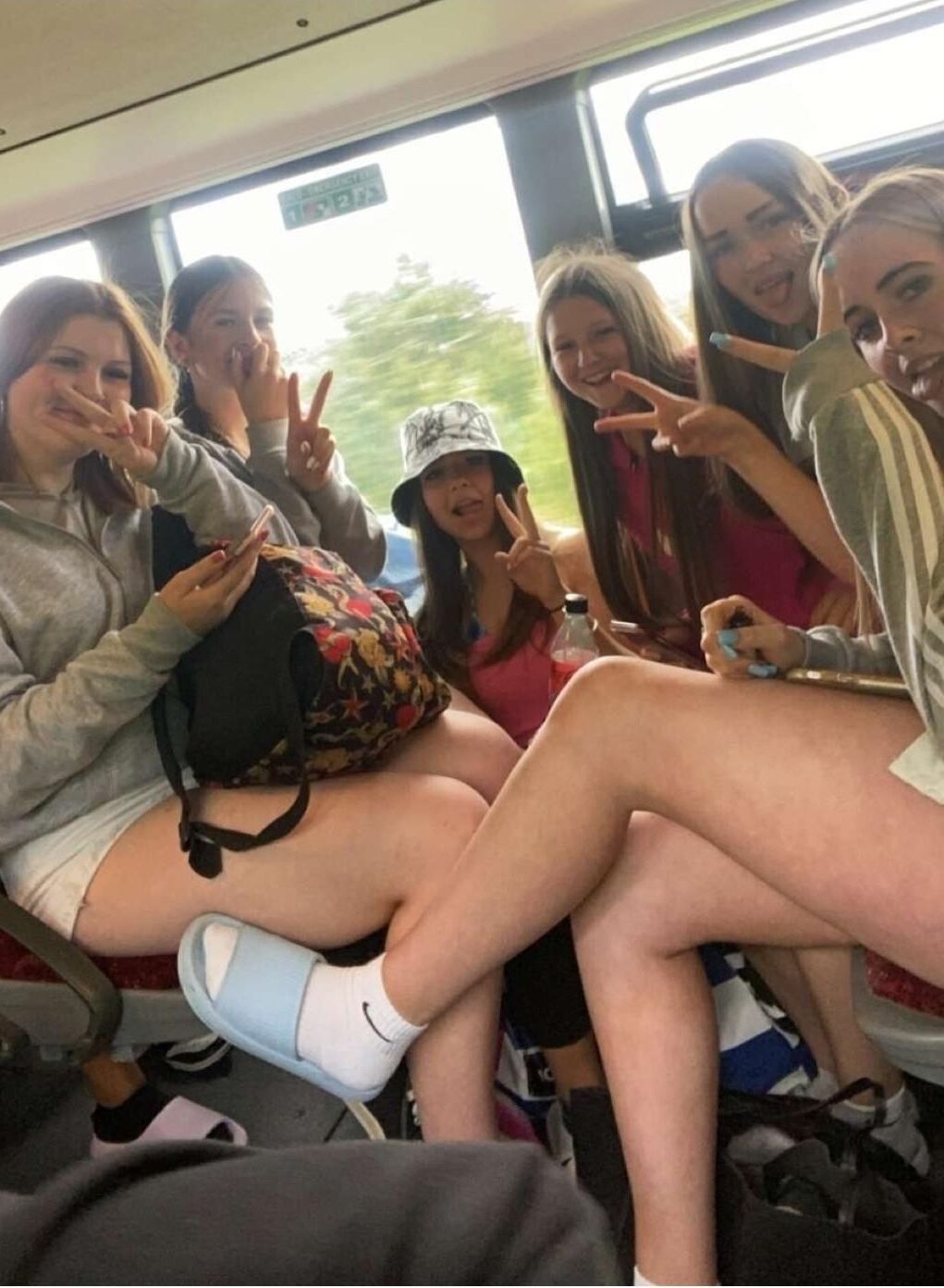 Use essas máquinas de foda adolescente aisling e shauna para gozar