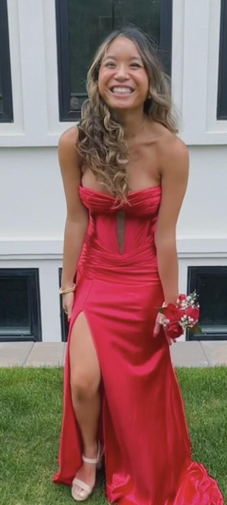 Pequeña puta de bikini asiático