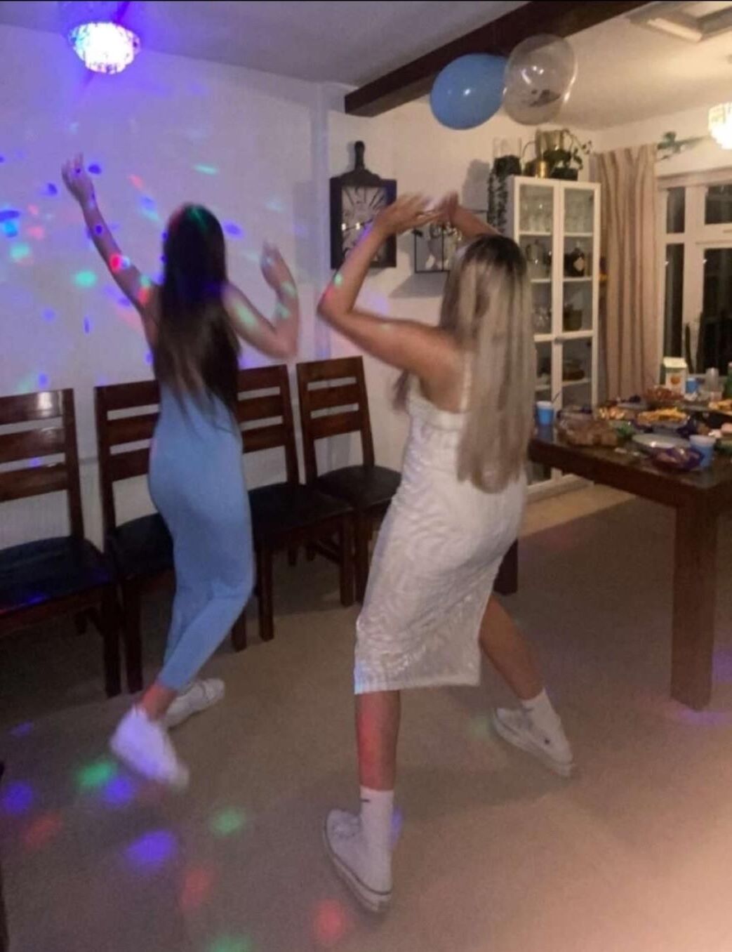 Use essas máquinas de foda adolescente aisling e shauna para gozar
