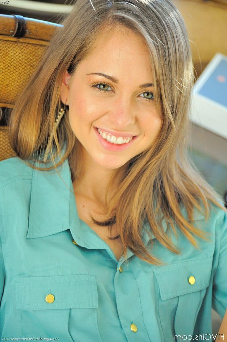 Riley Reid (Cute Pics)