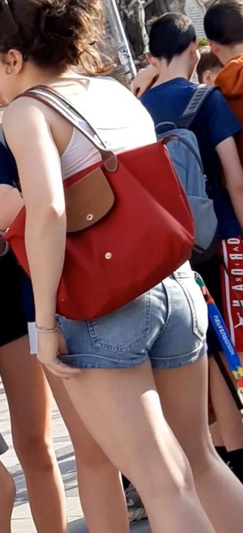 Streetgirls in shorts 