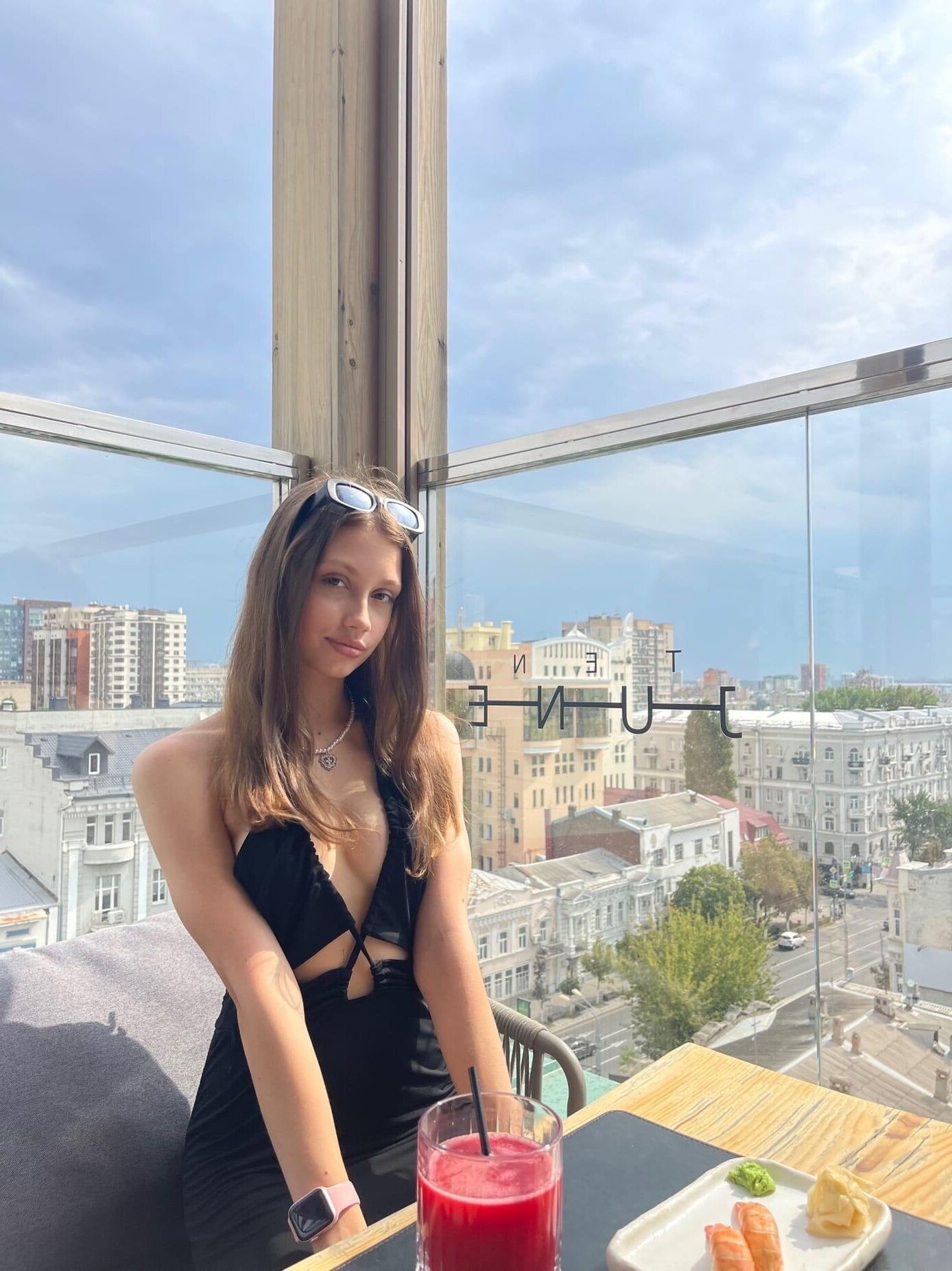 Не обнаженные подруги смешаны