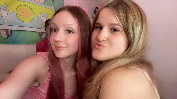 yo blonde slut Syd loves taking selfies
