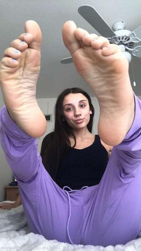 FEET TRANS BBW TITS