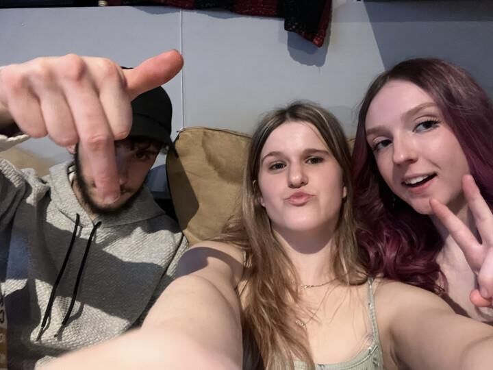 yo blonde slut Syd loves taking selfies