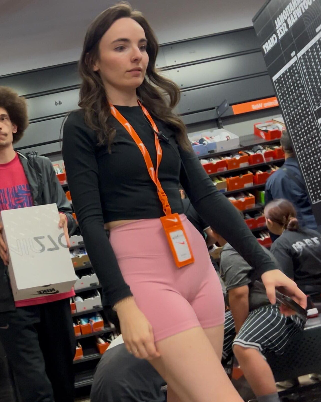 Pantalones cortos apretados de culo adolescente sincero