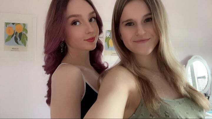 yo blonde slut Syd loves taking selfies