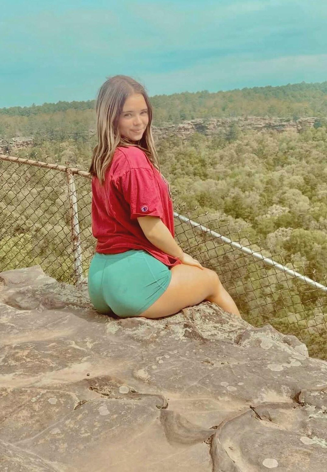 Espeso delicioso conejito de nieve adolescente
