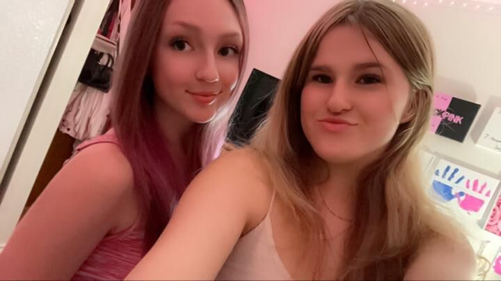 yo blonde slut Syd loves taking selfies