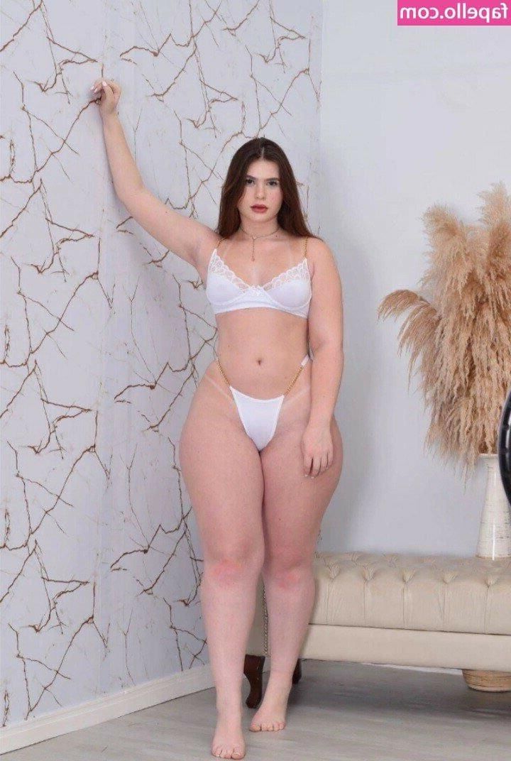 Nicolle Caroline