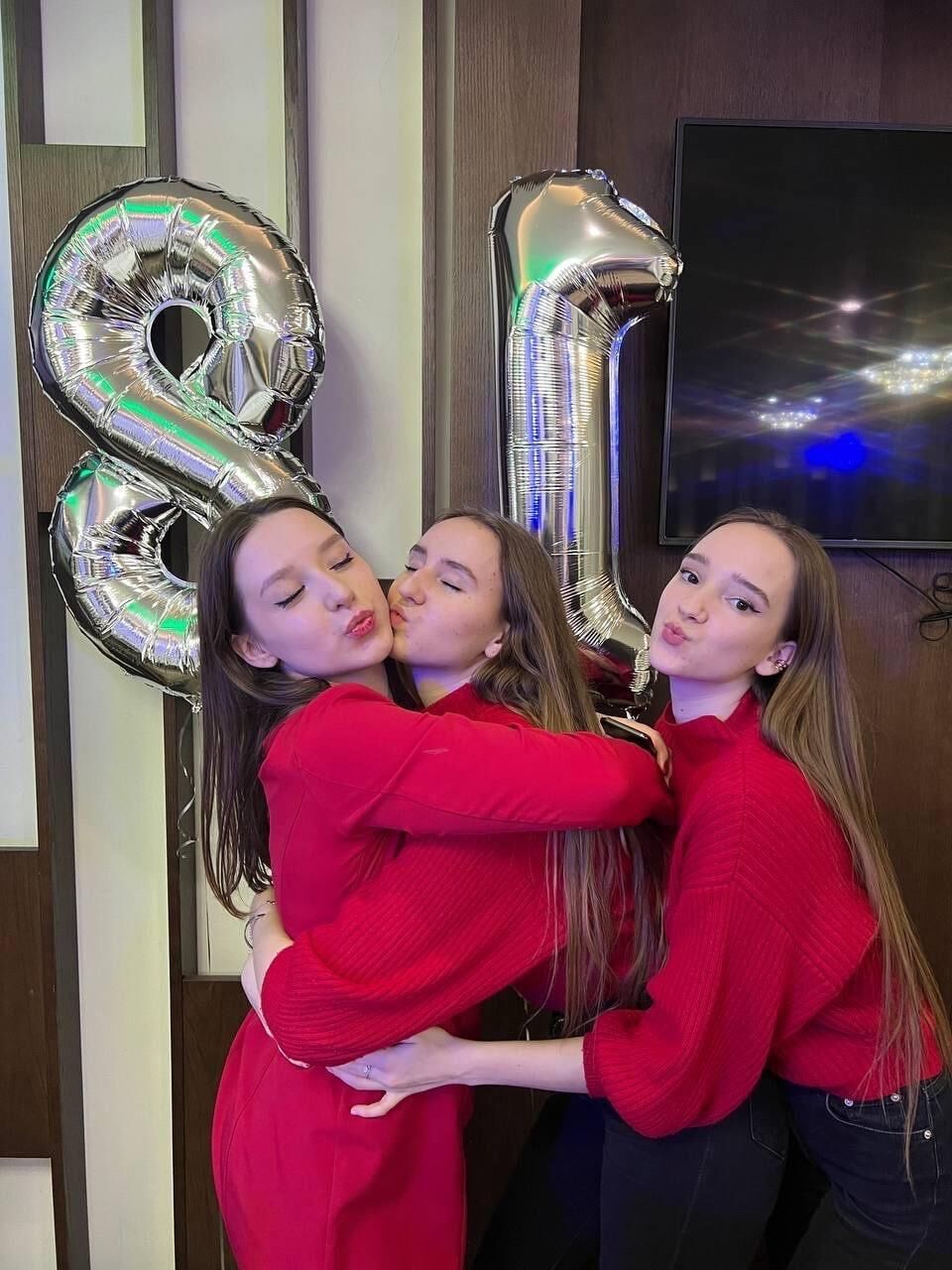 Non Nude Sisters And Friends