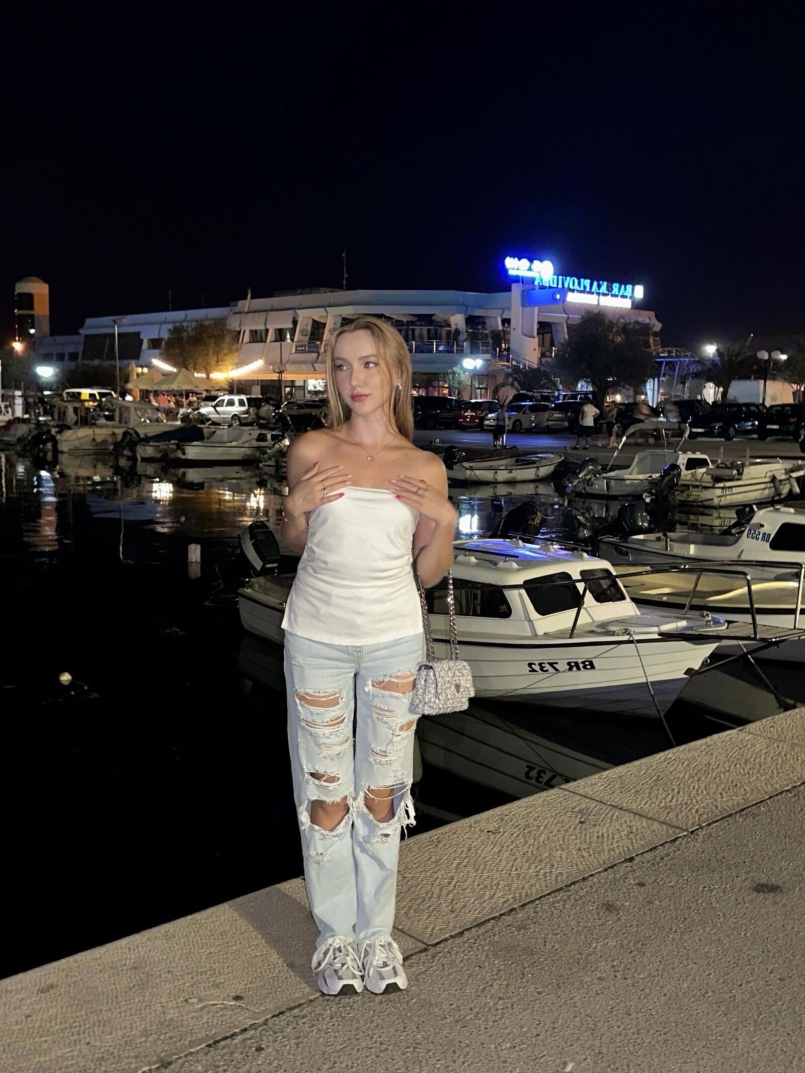 Fille non nue