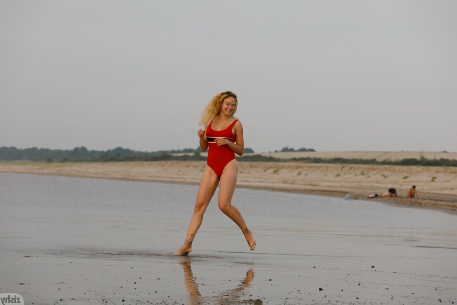 Sofia Orlova sur la plage de Gryaznyy