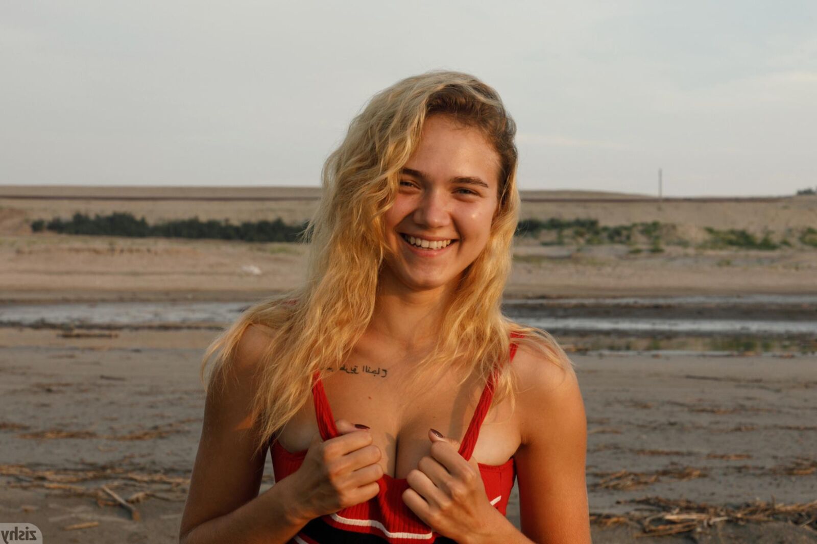 Sofia Orlova sur la plage de Gryaznyy