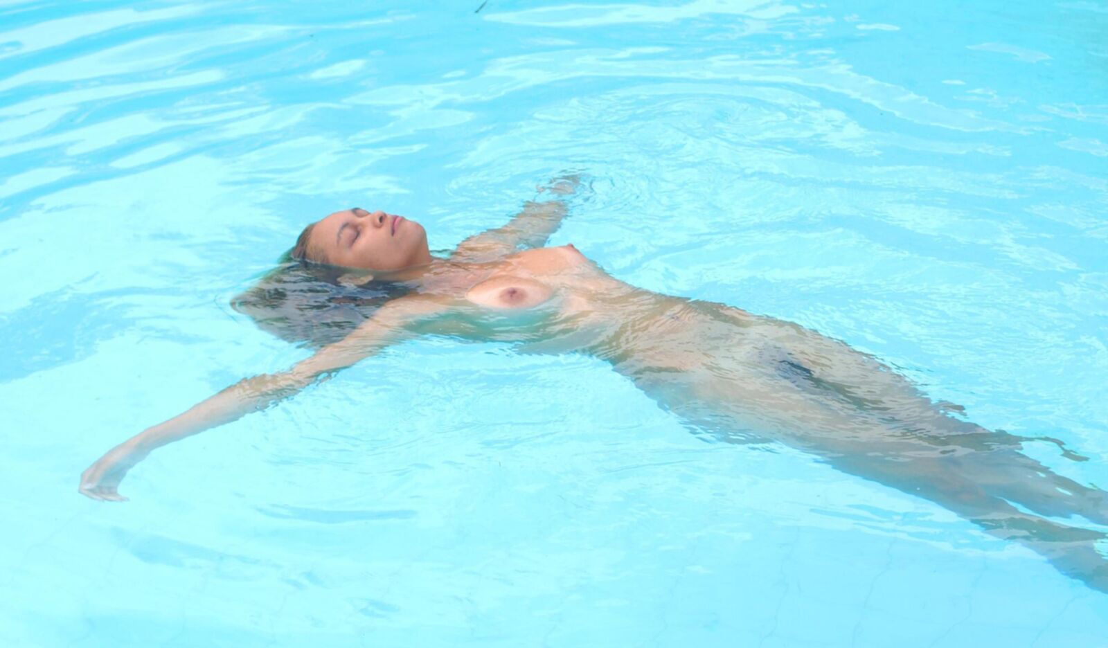 AS * Bitch in the pool