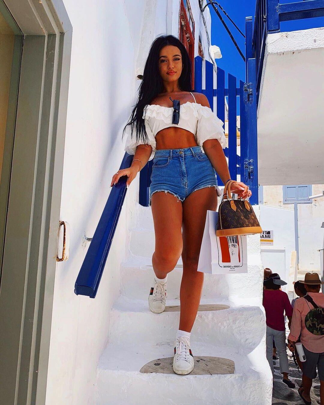 Mix of College, Aussies, Bimbo, Strippers or Bikini Baristas 