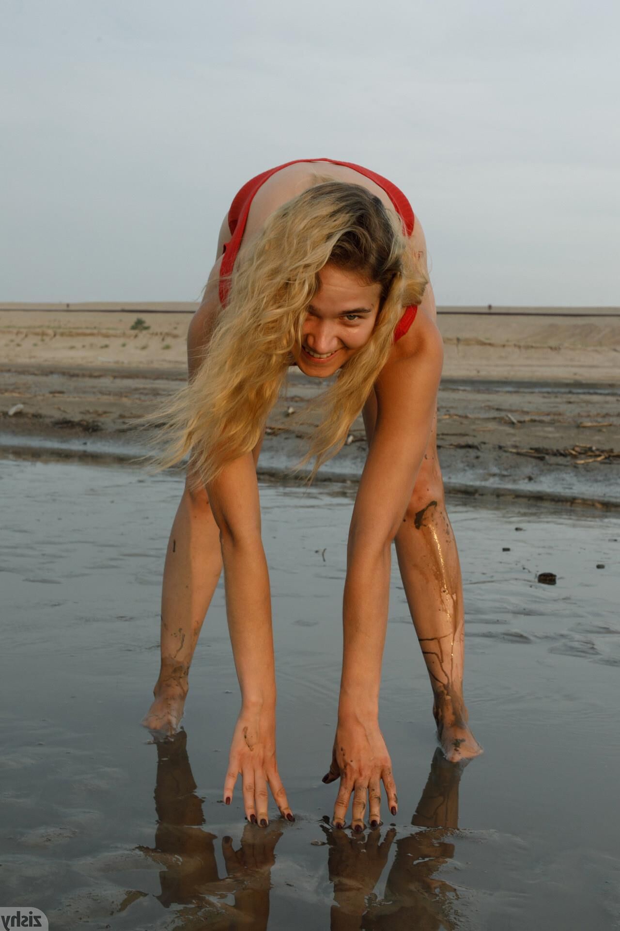 Sofia Orlova sur la plage de Gryaznyy