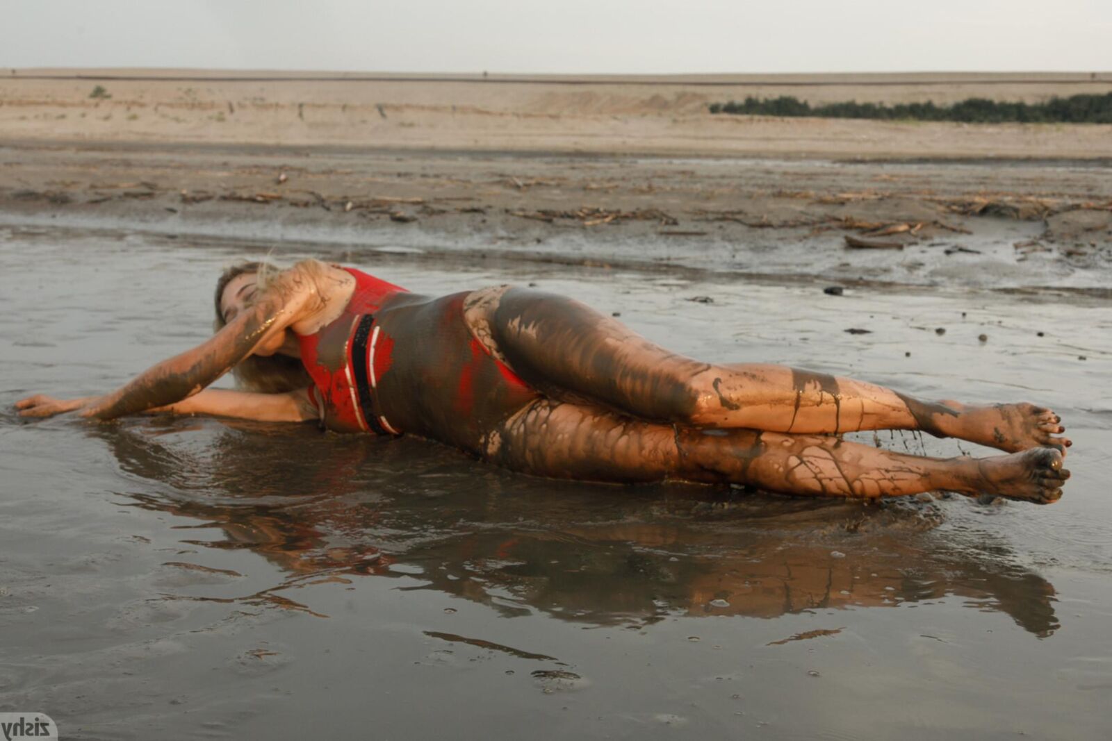Sofia Orlova sur la plage de Gryaznyy