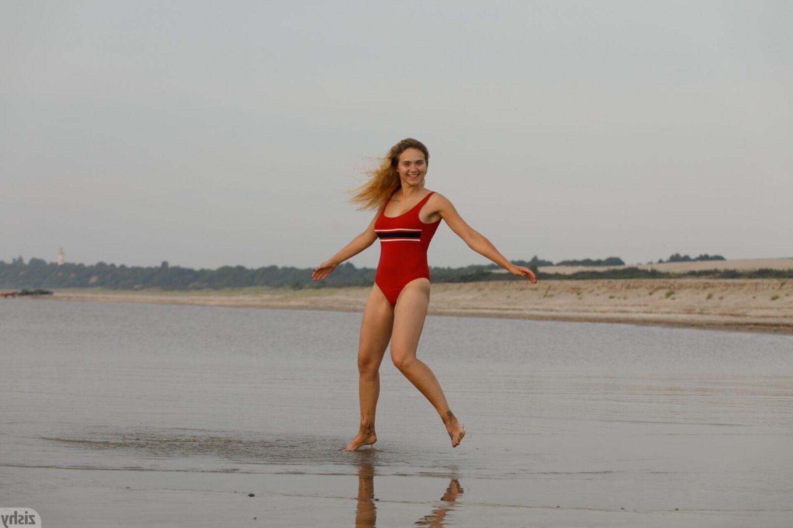 Sofia Orlova sur la plage de Gryaznyy