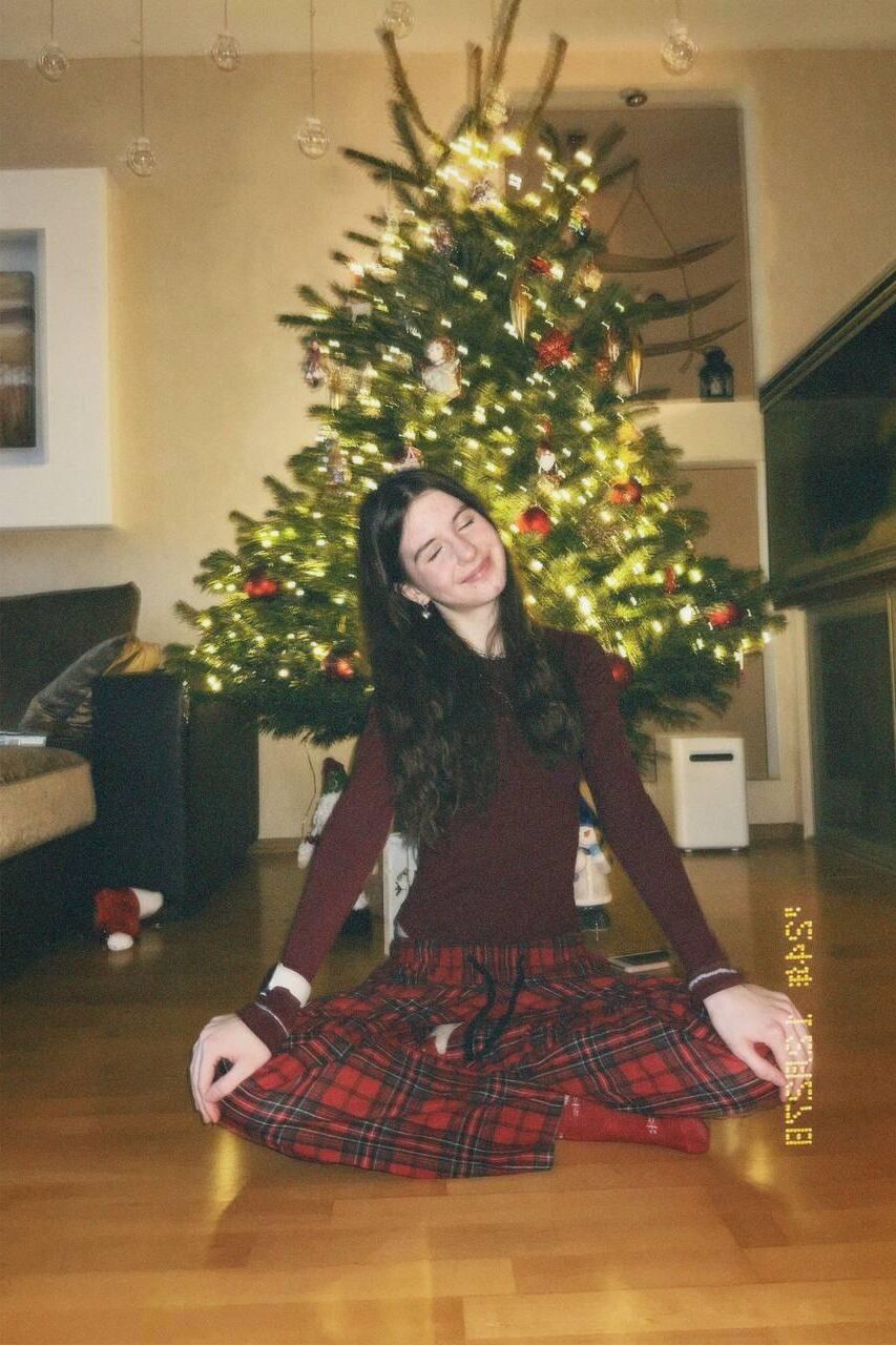 Non Nude Daughter 