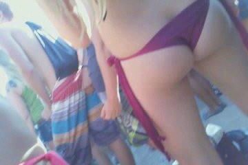 Teen ass at beach concert 