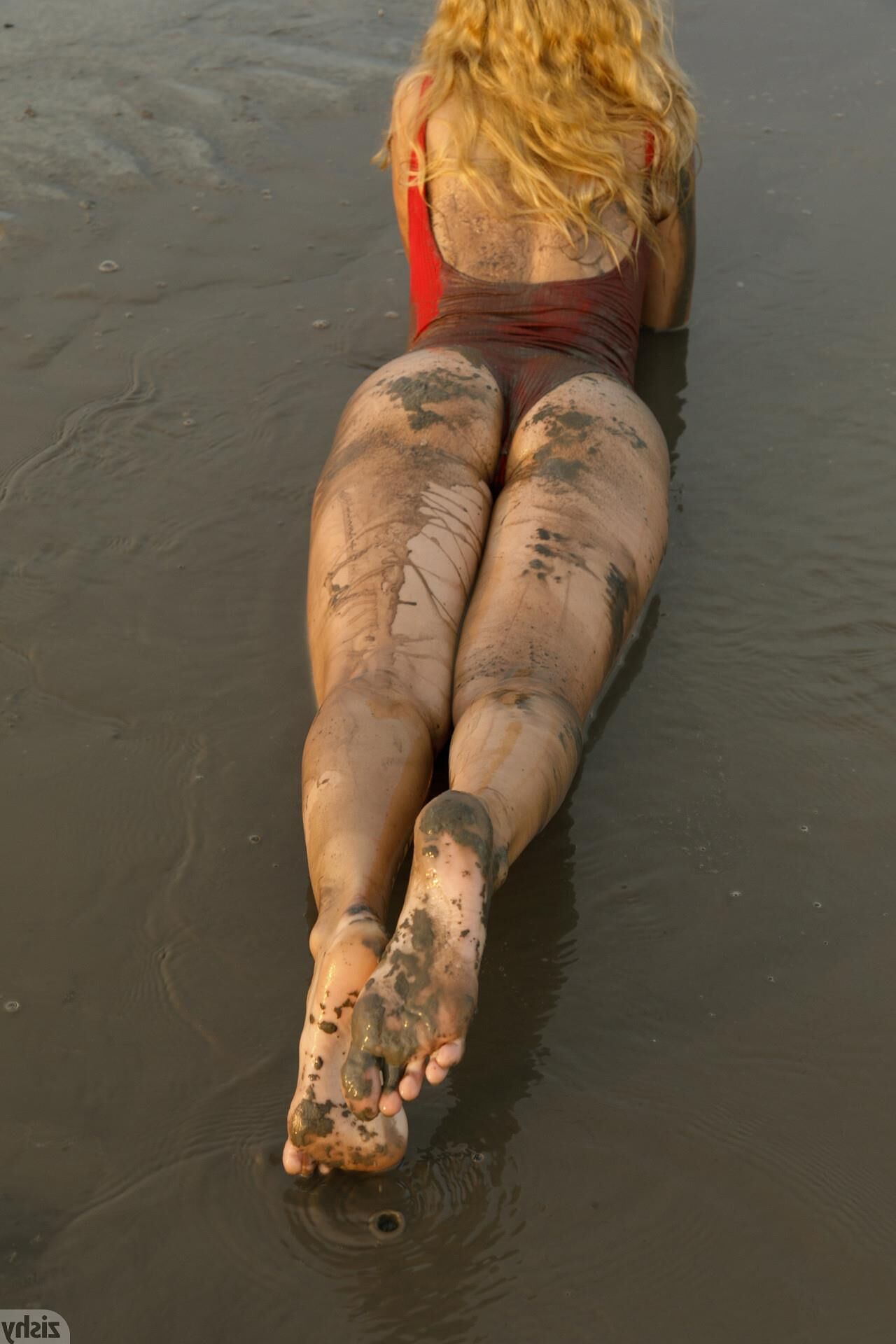 Sofia Orlova sur la plage de Gryaznyy