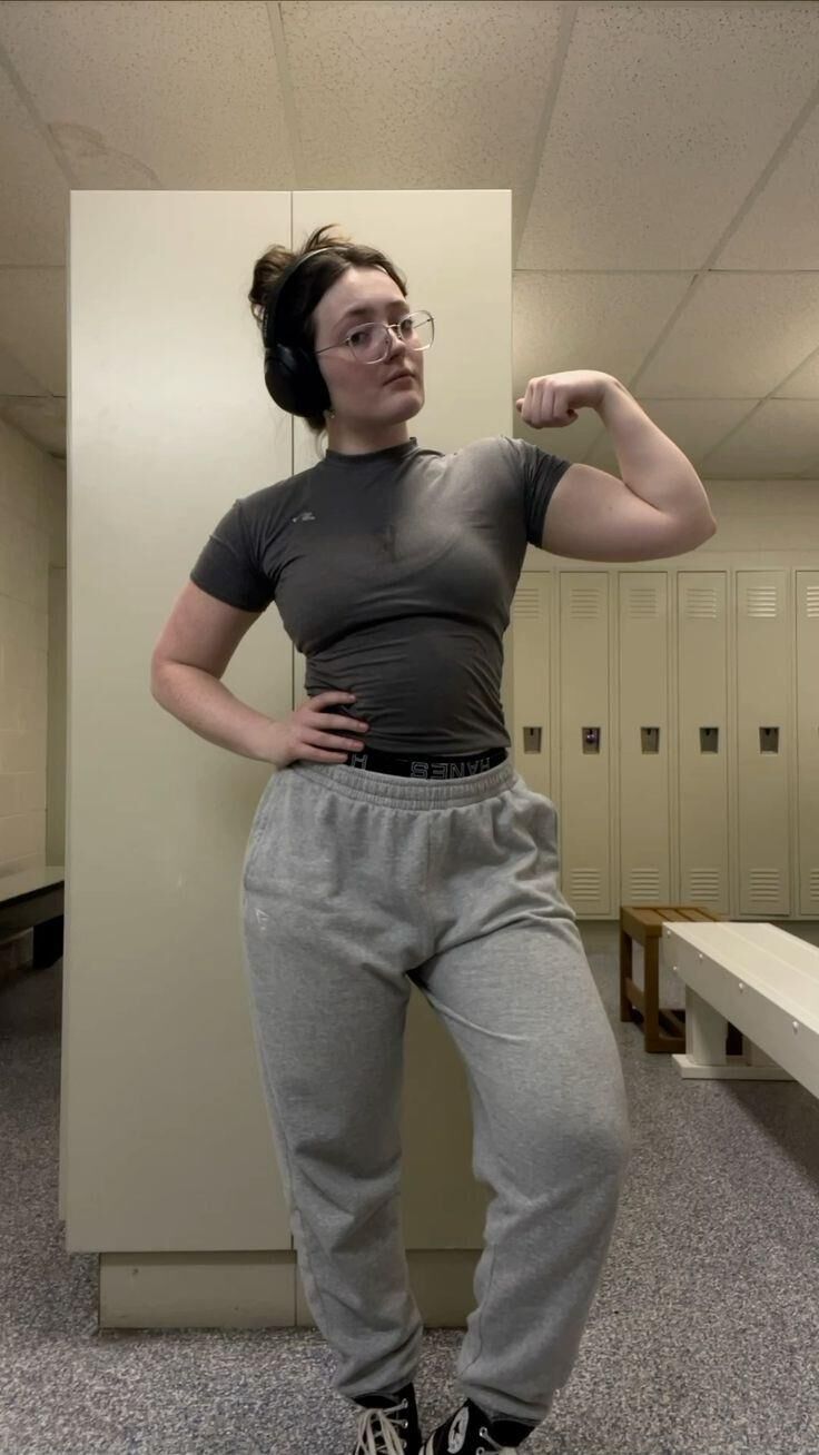 Young Fit PAWG Fashion Blogger