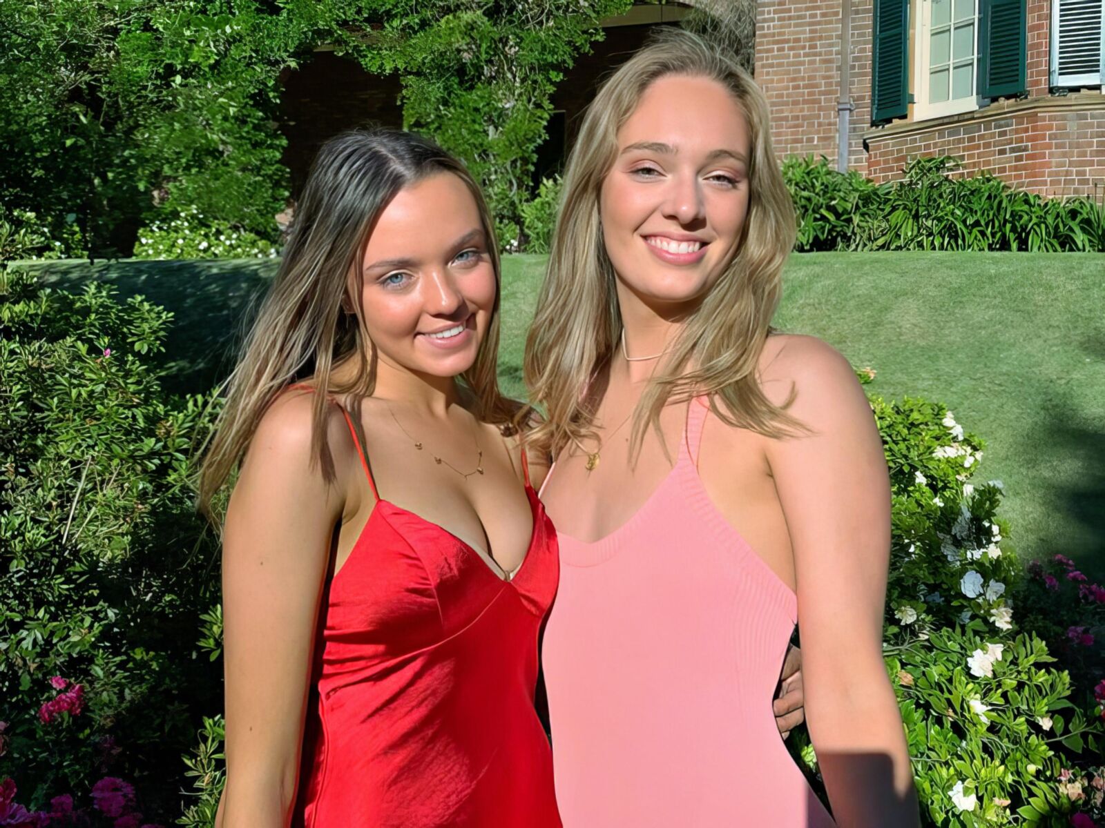 ,,...,,,. TEENS DRESSED TO GET LAID .....