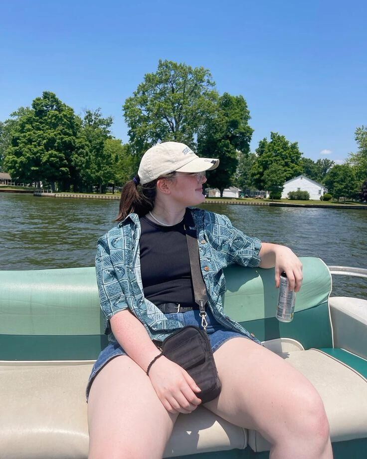 Young Fit PAWG Fashion Blogger