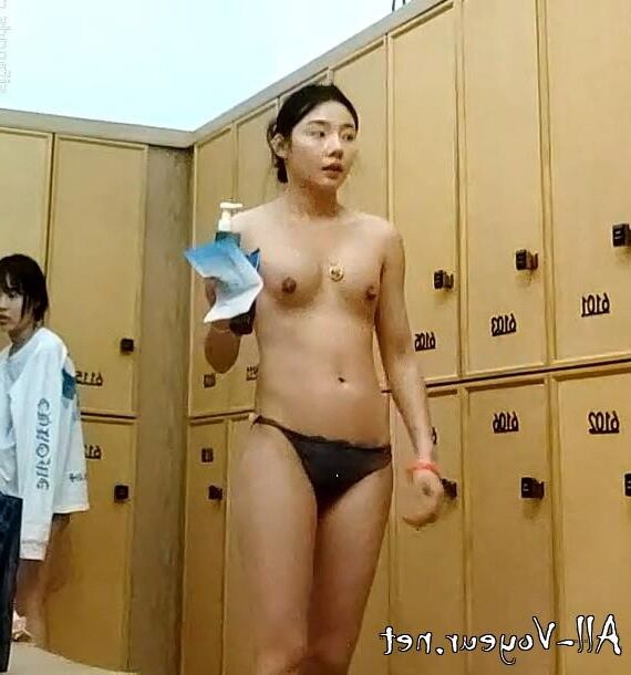 Water parks beauties changing clothes and taking a bath 