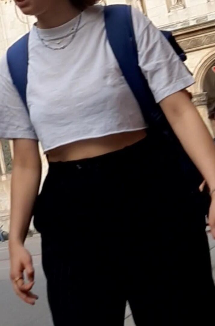 Braless Streetgirls 