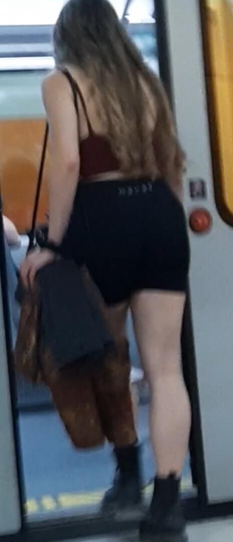 Streetgirls in shorts 