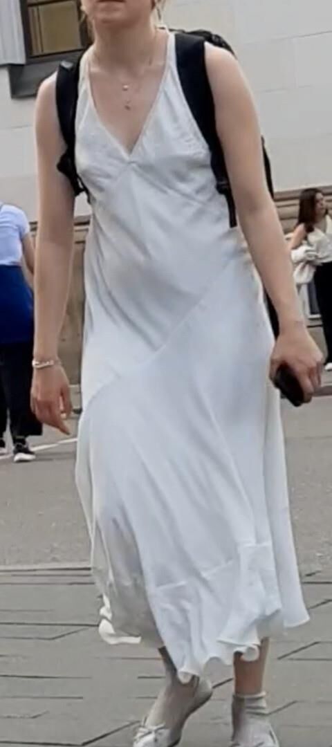 Streetgirls in skirts 